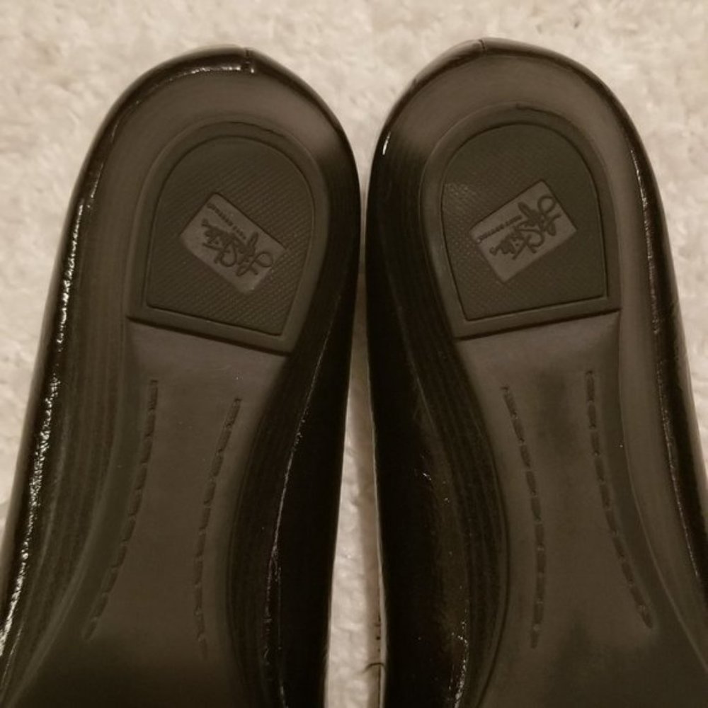 Brown Buckle-Toe Flats - New In Box - Picture 13 of 15